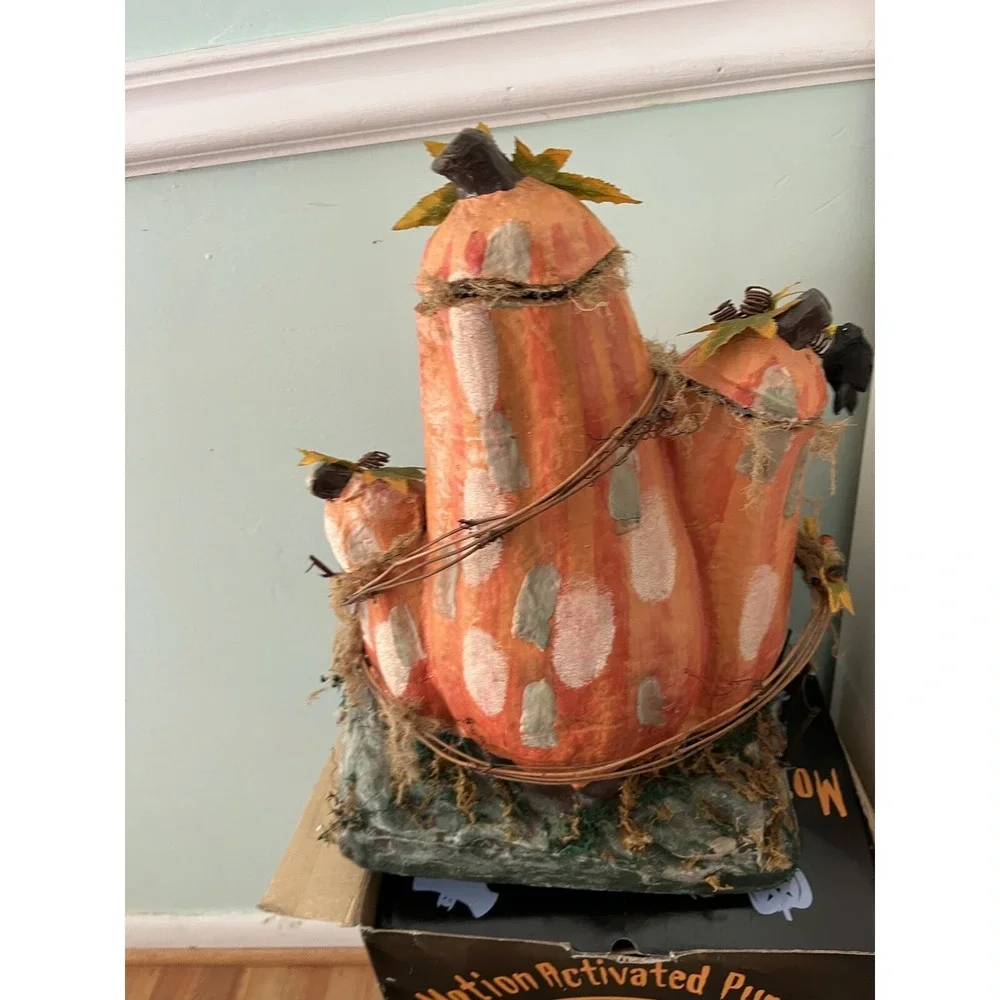 VTG Motion Activated Pumpkin Halloween Paper Mache Lights‎ and Sounds